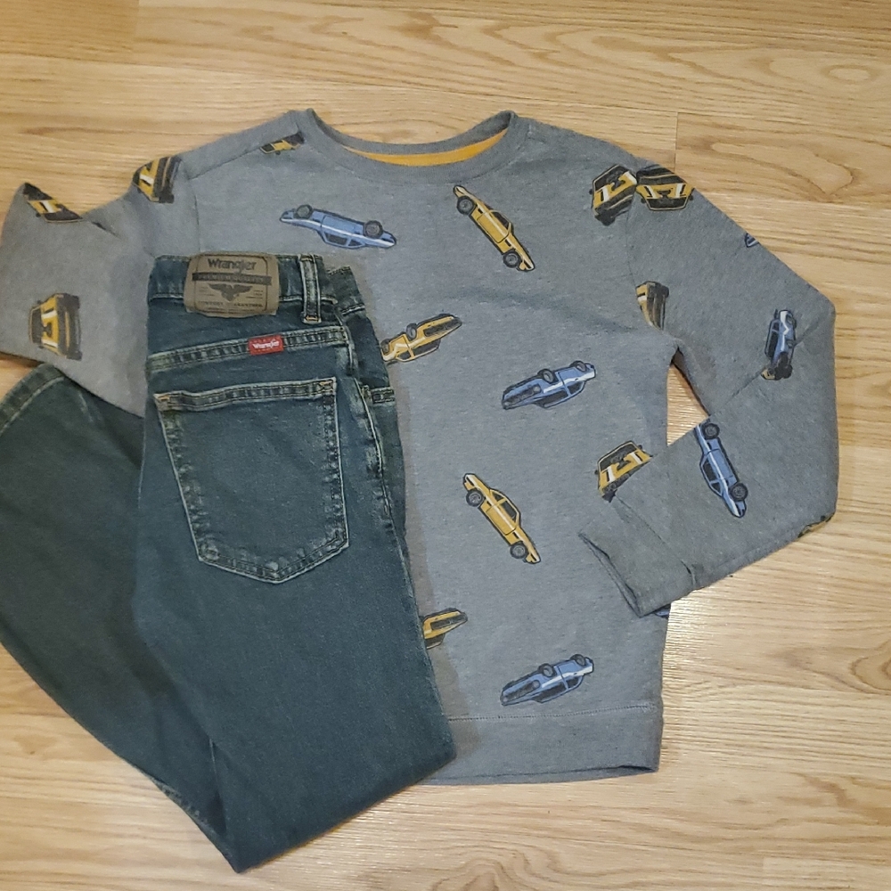 2pc Set EUC Wrangler Jeans Size 10 And Cat & Jack Car Sweatshirt Medium 8/10